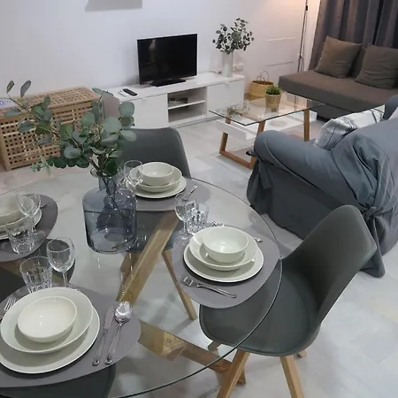 J & E Center Apartment *