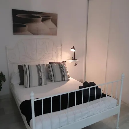 J & E Center Apartment *