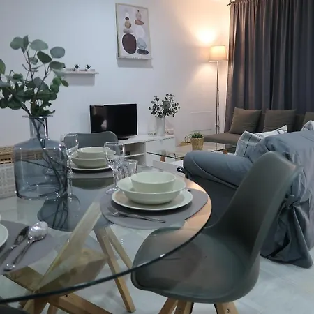 J & E Center Apartment *