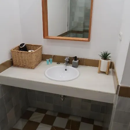J & E Center Apartment