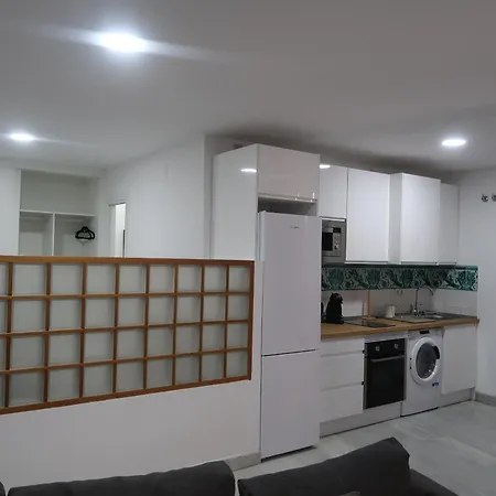 J & E Center Apartment *